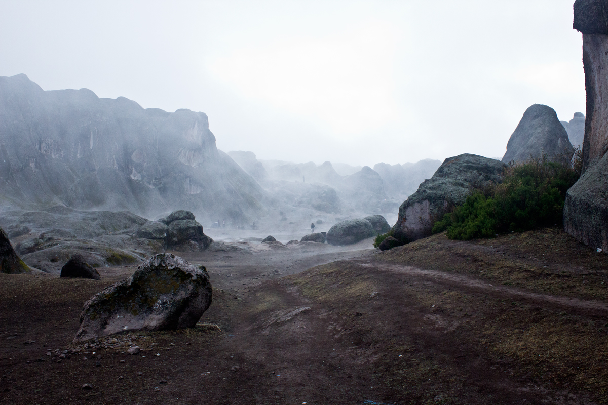 marcahuasi, fog, mist, ghost, fantasma, peru